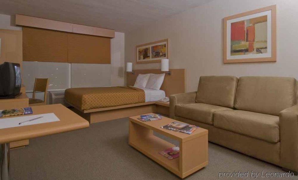 Sierra Suites By Hp Hotels 圣路易斯波托西 客房 照片