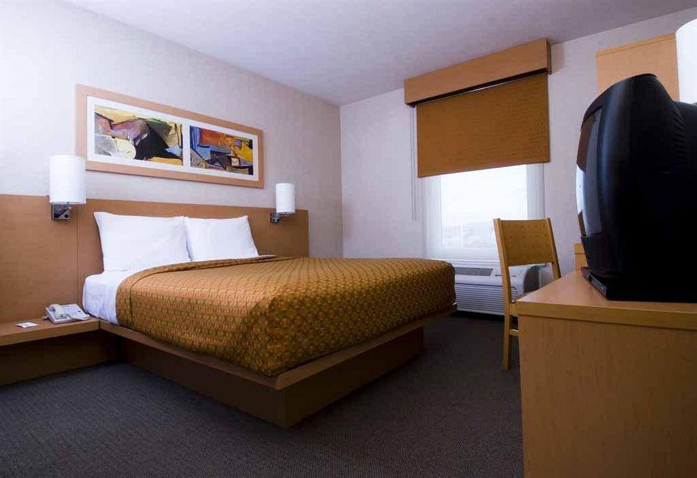 Sierra Suites By Hp Hotels 圣路易斯波托西 客房 照片